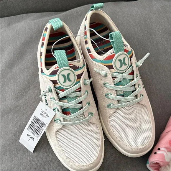 Hurley Women's Cream and Mint Sneakers - Picture 1 of 3